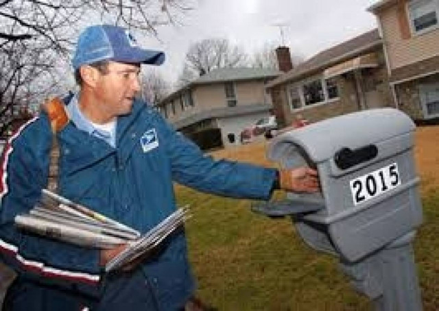 Ο καιρός εμπόδισε τα ταχυδρομεία των ΗΠΑ να μοιράσουν κάρτες- δώρα