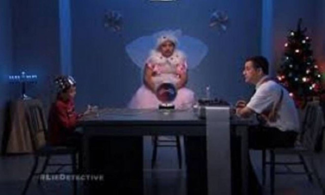 Ο Άγιος Βασίλης εντοπίζει τα καλά παιδιά με ανιχνευτή ψεύδους (vid)