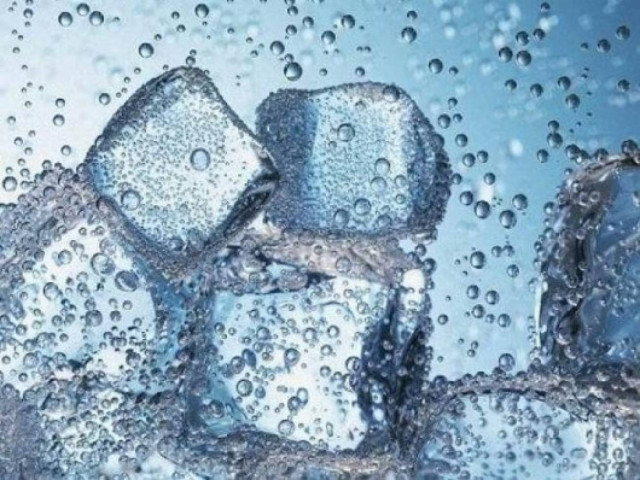 ΣΟΚ: Tο νερό της τουαλέτας είναι πιο καθαρό απο τα παγάκια