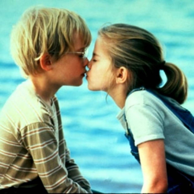 Γνωριστήκαμε, της άρεσα και ξαφνικά την είδα να...