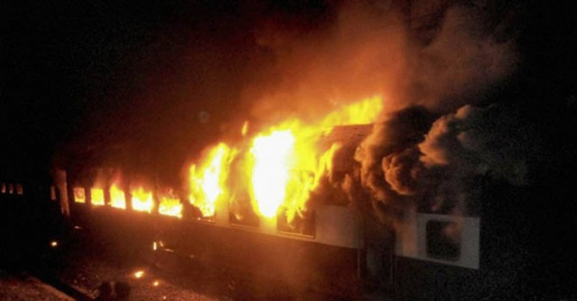 Ινδία: Τουλάχιστον 23 νεκροί από πυρκαγιά σε τρένο