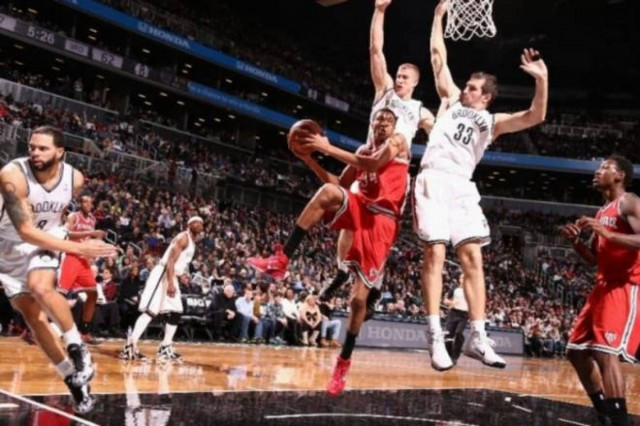 Βίντεο: Ο Αντετοκούνμπο... λάμπει στο ΝΒΑ