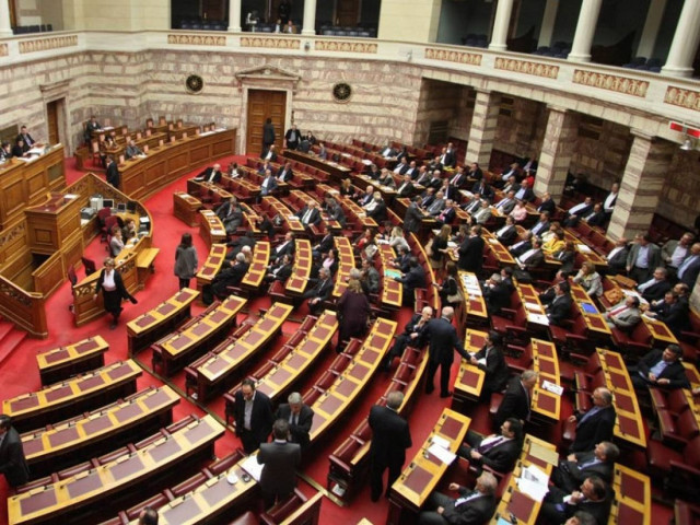 «Χριστουγεννιάτικος μποναμάς» - Πρόκληση για τα κόμματα