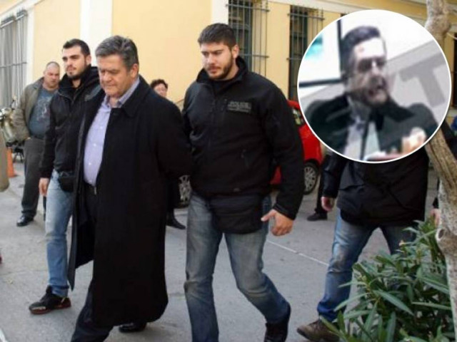 ΦΩΤΟ - Ντοκουμέντο: Η στιγμή που ο Τομπούλογλου παίρνει τη μίζα!