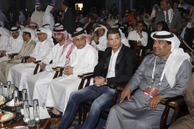 Ο Ρονάλντο 58%, ο Μέσι 9%, η Ιρίνα Σάικ; (photos+videos)