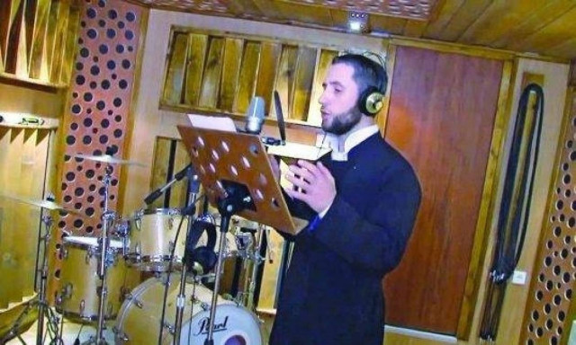 «Ραγίζει καρδιές» ο ιερέας που τραγουδά για παιδιά με καρκίνο (vid)!