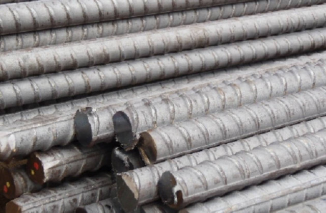 Γκρέμιζαν τοίχους και έκλεβαν σίδερα και καλώδια