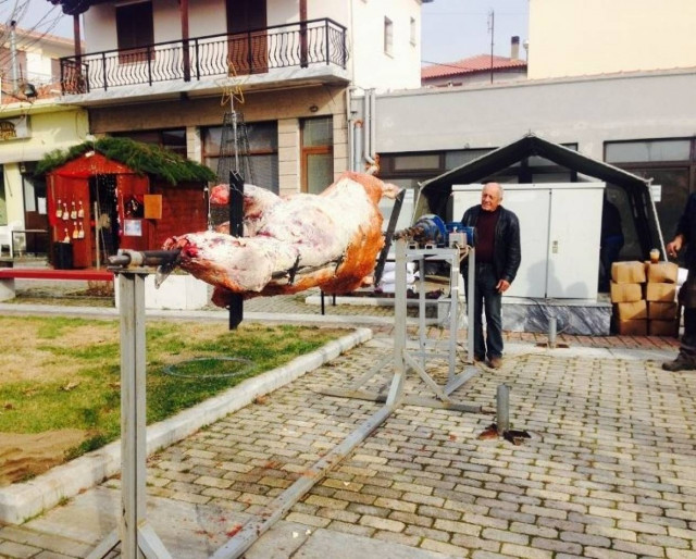 Αυτή ήταν η μεγαλύτερη σούβλα της χρονιάς (photos)