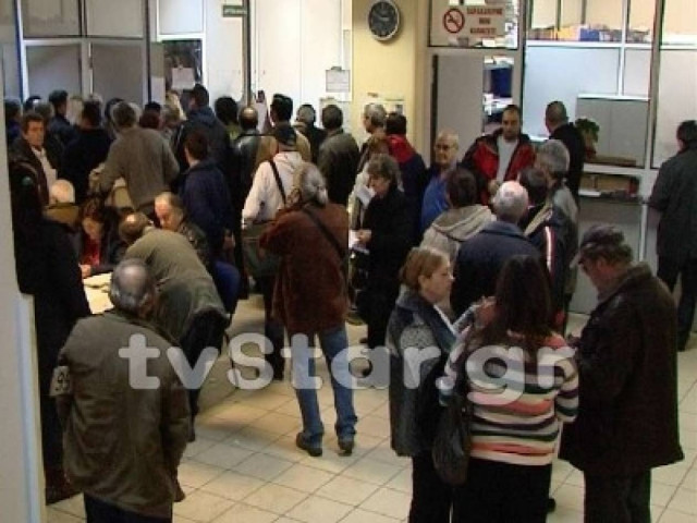 Βίντεο: Το αδιαχώρητο στην εφορία Λαμίας