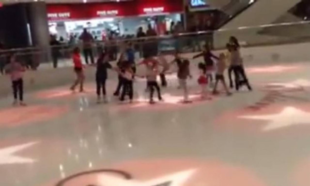 «Παγωμένο» Χριστουγεννιάτικο χορευτικό με πρωταγωνιστές μικρά παιδιά!