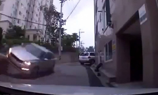 Συγκρουόμενο αυτοκινητάκι... (βίντεο)