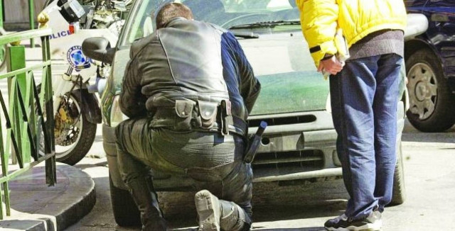 Κρήτη: Πήραν...φόρα και αφαιρούν πινακίδες