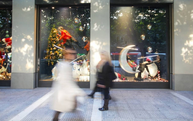 Το 2014 θα εξεταστεί πόσες Κυριακές θα ανοίγουν τα καταστήματα