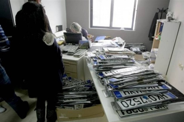 Εκπνέουν οι προσθεσμίες - Ουρές στις ΔΟΥ