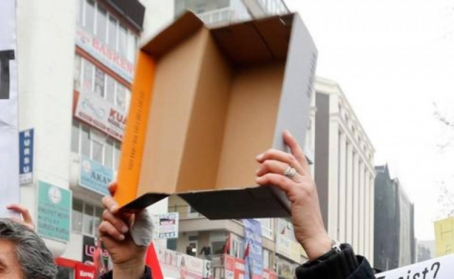 Τουρκία: Τη συνέλαβαν επειδή διαμαρτυρήθηκε με κουτί παπουτσιών