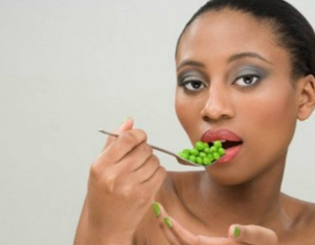 Ζήτησε διαζύγιο γιατί ο άνδρας της τρώει τον αρακά με ψωμί...