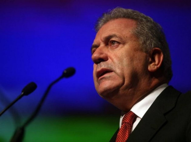 Αβραμόπουλος: Νομοθετική παρέμβαση για τις προμήθειες (video)