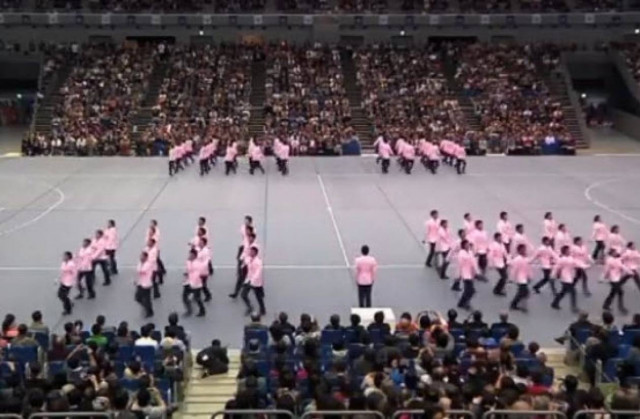 Αυτό θα πει συγχρονισμός! (βίντεο)