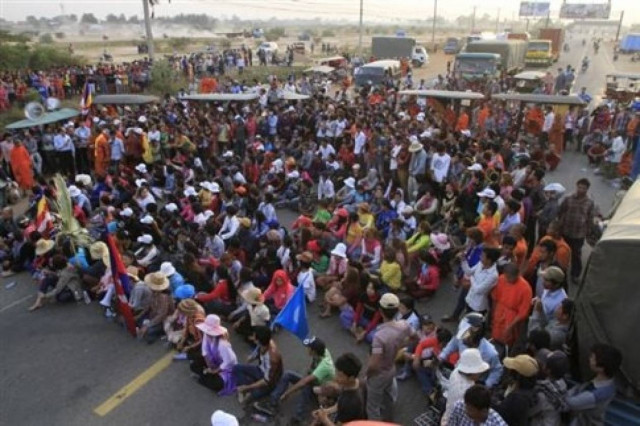 Νεκροί απεργοί στην Καμπότζη από πυρά της στρατονομίας