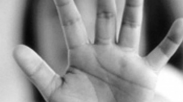 Κρήτη: Την περίμεναν στο σπίτι της και τη χτύπησαν