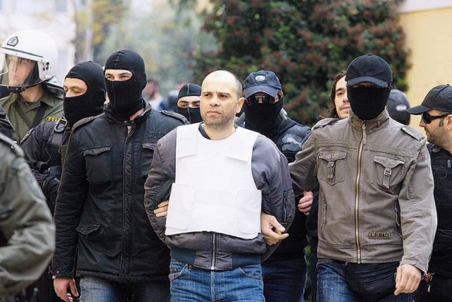 Ο Μαζιώτης αναζητείται για να υπηρετήσει τη στρατιωτική θητεία