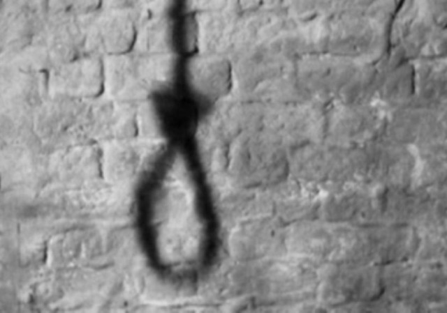 Τον βρήκε η κόρη του κρεμασμένο στην αυλή