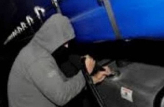 Έκλεβαν πετρέλαιο από φορτηγά