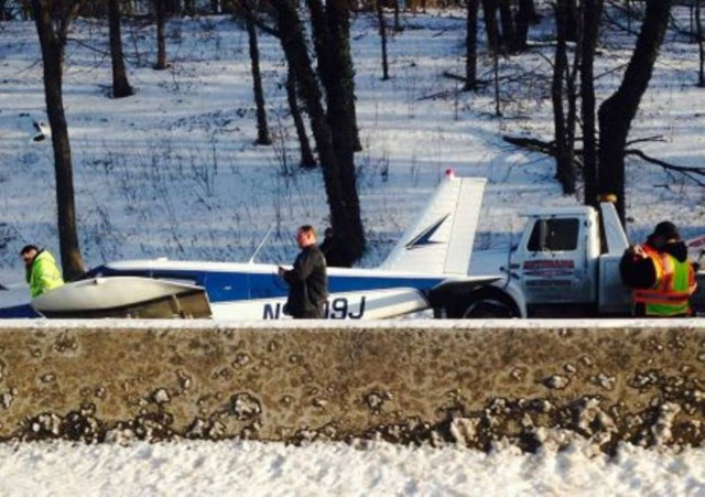 Αναγκαστική προσγείωση αεροσκάφους σε αυτοκινητόδρομο