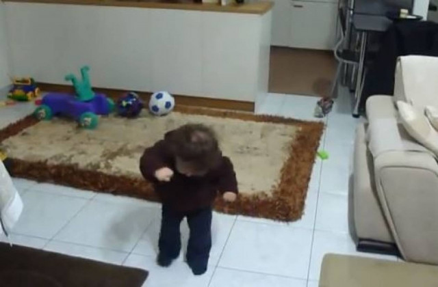 ΜΗΝ ΤΟ ΧΑΣΕΤΕ: Δείτε την ζεμπεκιά του Γιαννάκη που σαρώνει στο youtube