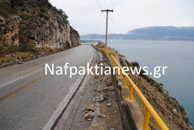 ΠΡΙΝ ΛΙΓΟ: Κατολίσθηση στο Αντίρριο (vid)