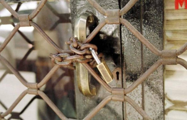 «Στο σφυρί» τα καταστήματα της Πάτρας