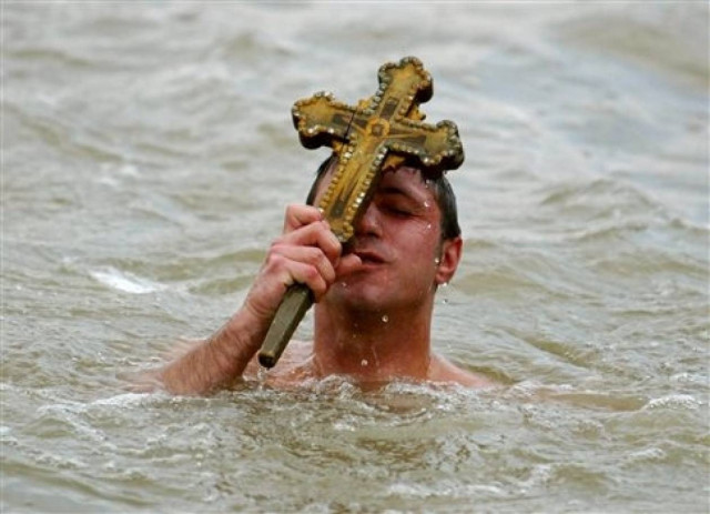 Θεοφάνεια: Ήθη και έθιμα όλης της Ελλάδας