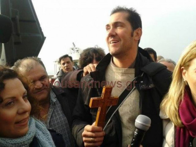 Ο 45χρονος που έπιασε τον Τίμιο Σταυρό στη Θεσσαλονίκη