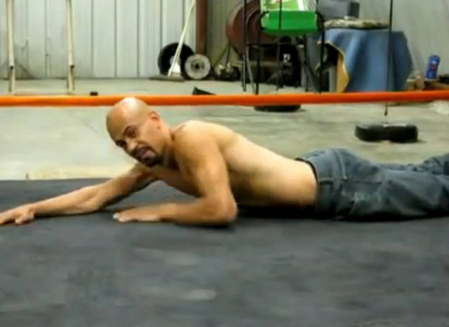 Αυτός είναι ο δυσκολότερος τρόπος για να κάνεις push-ups
