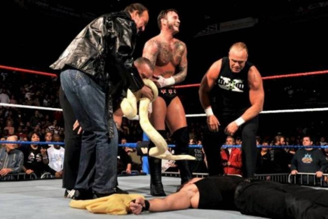 Raw SuperShow: Tα φίδια ζώνουν τους Shield (videos+photos)