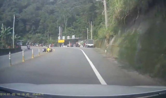 Γλύτωσε τα χειρότερα για λίγα δευτερόλεπτα... (βίντεο)