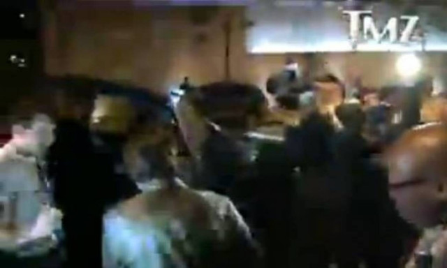 Ο Sean Penn έφυγε από εστιατόριο συνοδεία τριών αστυνομικών