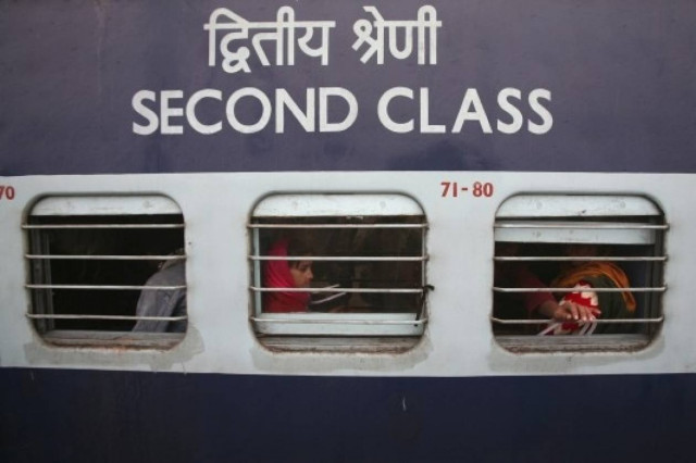 Ινδία: Τουλάχιστον εννέα νεκροί από φωτιά σε τρένο