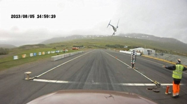 Βίντεο - ΣΟΚ: Συντριβή αεροσκάφους on camera