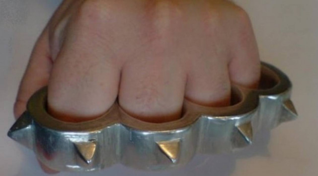 ΣΟΚ στην Κω: Επιτέθηκε με σιδερογροθιά σε 16χρονη μαθήτρια