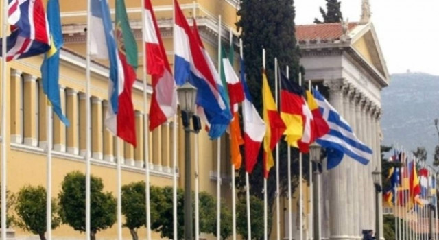 Agence Europe: Η Ελλάδα δεν θέλει να ζει από τους εταίρους της