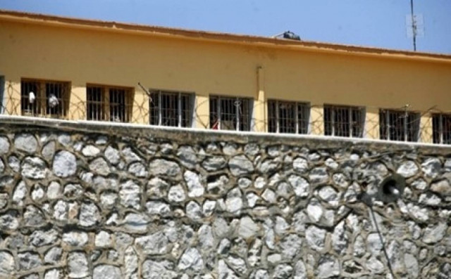 Συνολικά 28 κρατούμενοι με άδειες δεν επέστρεψαν στη φυλακή