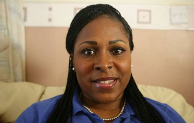 Δείτε τι έπαθε επειδή ήθελε να αλλάξει το χρώμα των ματιών της (pics)