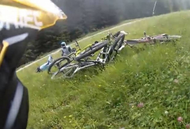 Φίλοι για πάντα στη ζωή και στις…τούμπες (Βίντεο)