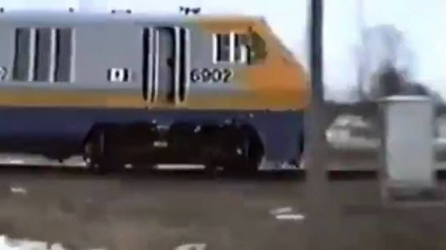 Απίστευτο βίντεο: Τρένο αποφεύγει τελευταία στιγμή την σύγκρουση
