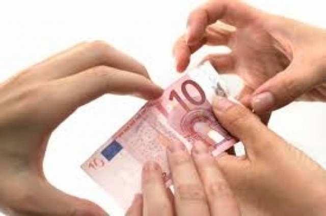 Έδωσε 7.000 ευρώ για να της «λύσουν τα μάγια»