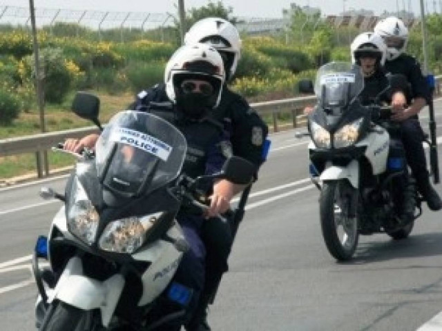 Σύλληψη 26χρονου στο Βόλο για κατοχή βεγγαλικών