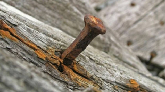 ΣΟΚ: Είχε μπει ένα καρφί στο κρανίο του αλλά δεν το είχε καταλάβει!