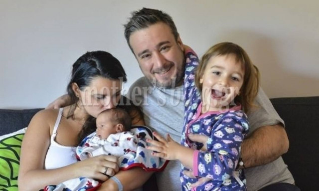 O Master Chef Γιώργος Γεράρδος μας συστήνει την νεογέννητη κόρη του