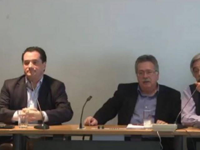 Γιούχα και μούντζες στον Άδωνι στη γενική συνέλευση των φαρμακοποιών